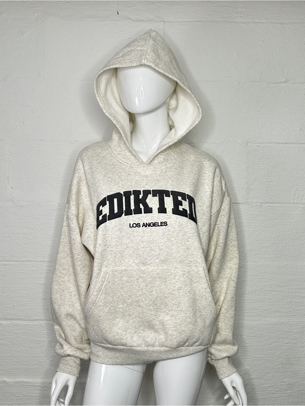 Edikted Oversized Sweatshirt Medium Fleece Pullover Light Gray LA Hoodie NEW - Picture 2 of 13